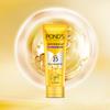 Pond’s Sun Miracle SPF 35 PA+++ Sunscreen 50g – Brightens Skin, Fades Dark Patches, No White Cast, Lightweight & Daily Sun Protection