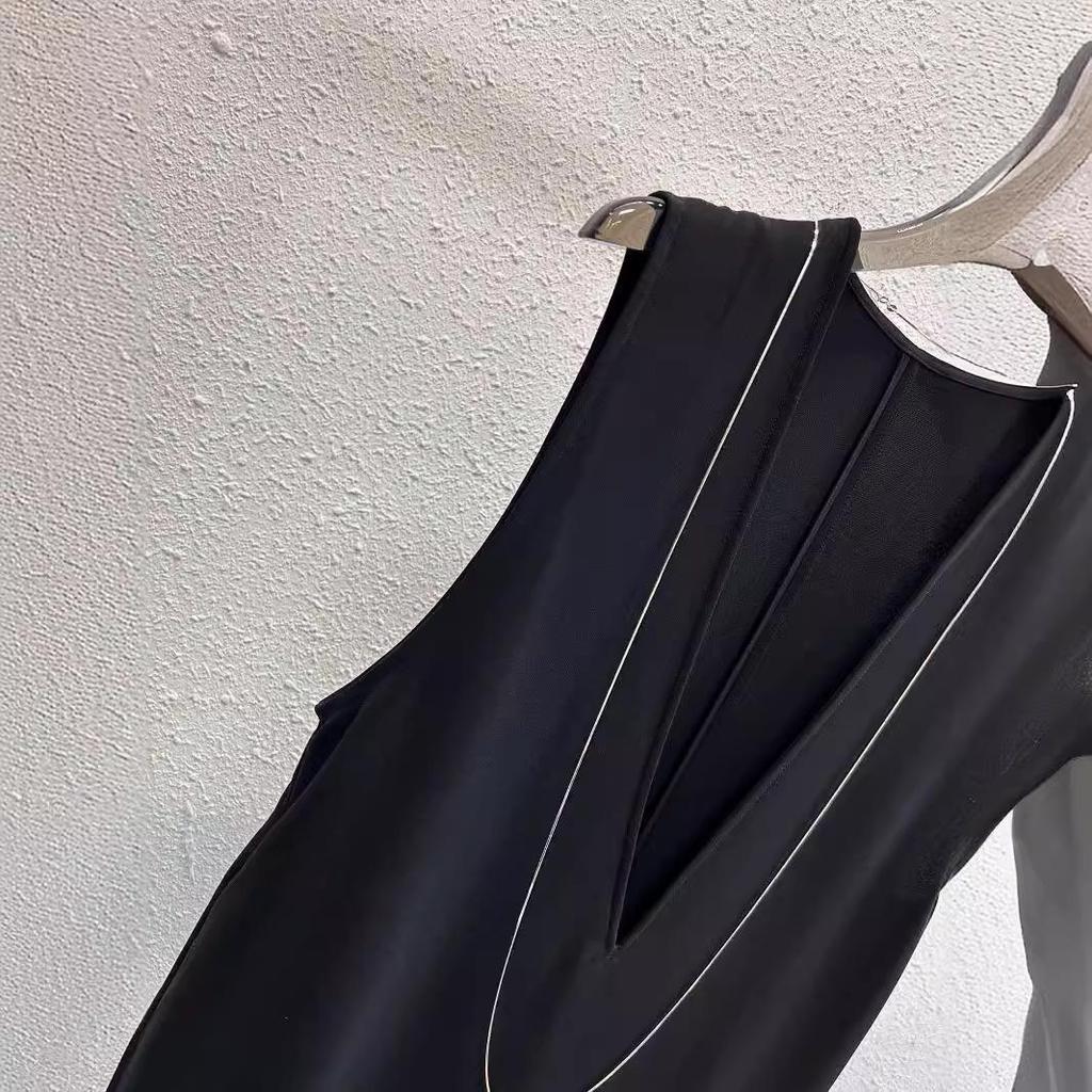 Nordic-Inspired Minimalist Acetate V-Neck Sleeveless Dress