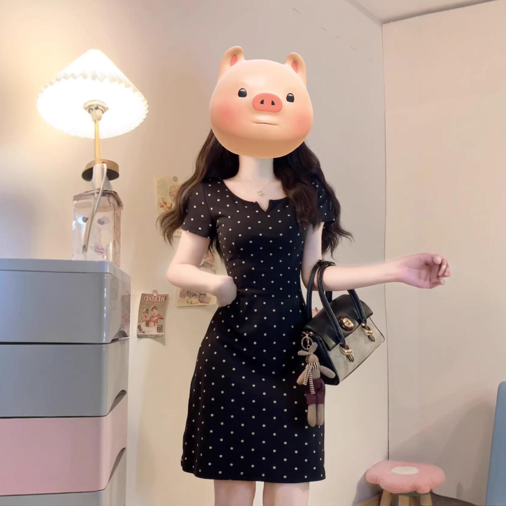 

Plus Size Black Polka Dot V-Neck Short Sleeve Summer Dress with Square Neckline and Waist-Cinching Long Skirt Large