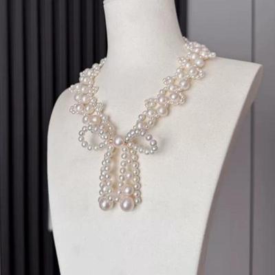Handgefertigte Perlenkette mit Schleife Schlüsselbein Kette - Leichtes Luxus Design für Damen
