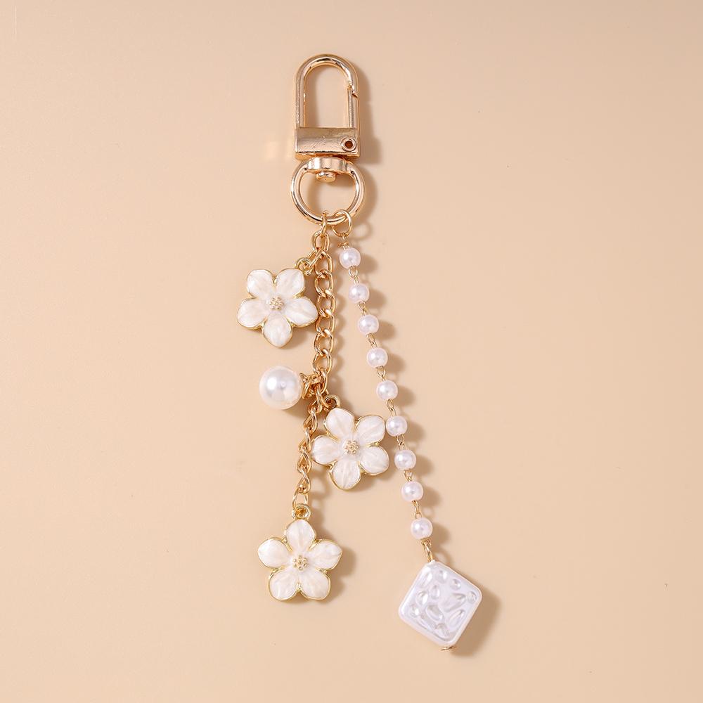 Fashion Enamel Flower Keychain Women Girls Pearl Key Ring Pendant for Handbag DIY Key Chain Jewelry Gift