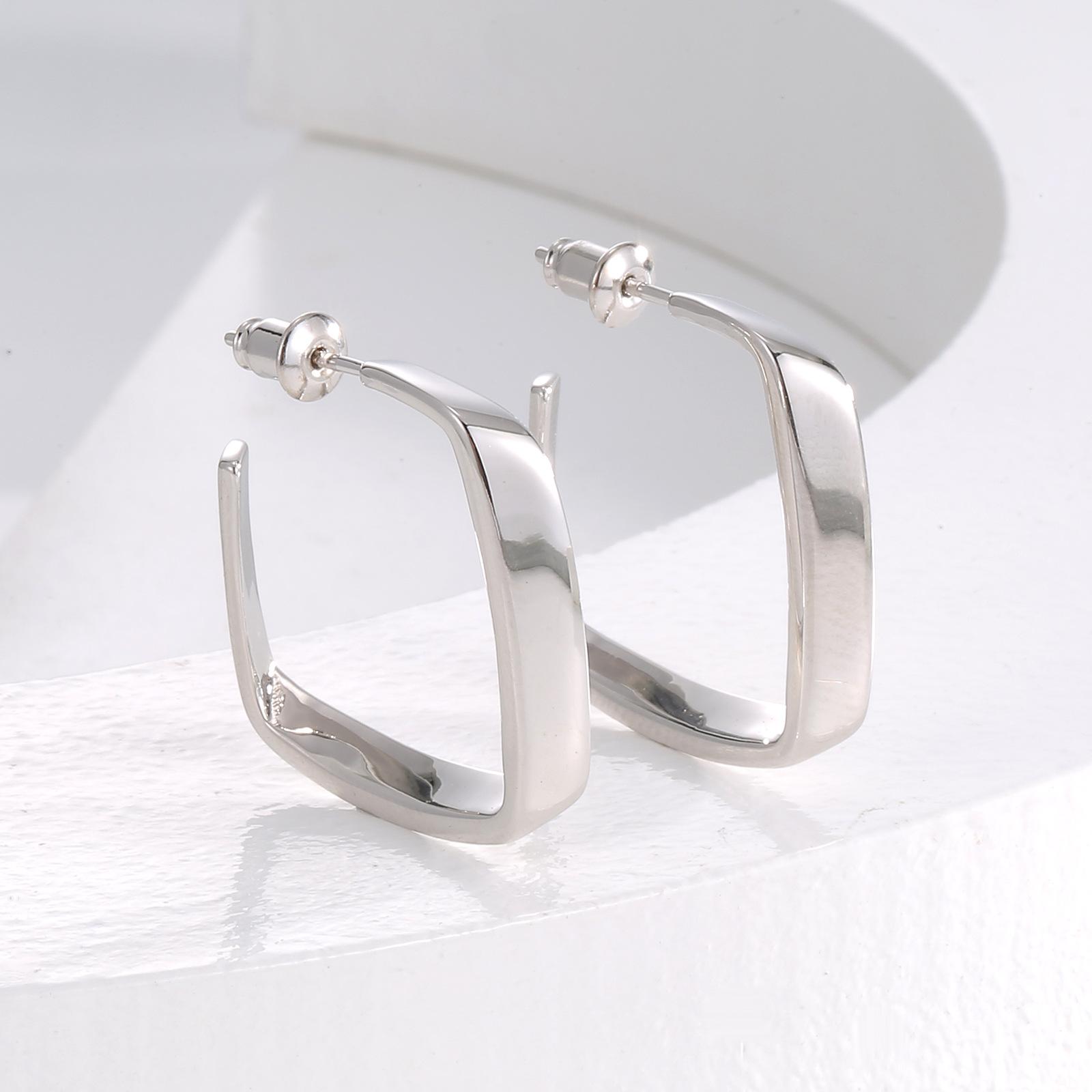 

2025 Модные простые серьги из титановой стали с кольцом, женские невыцветающие серьги, простые серьги с пряжками для ушей