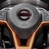AOK3 1 Pezzo ABS Adesivi Emblema Logo Centrale Volante Auto Per Nissan Nismo Xtrail Sentra Qashqai Note Leaf Juke Rogue Almera Sylphy
