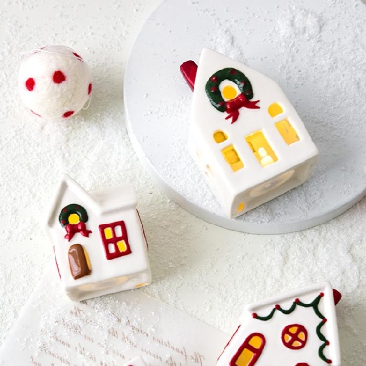 Feiertags-Keramikhaus-Dekorationen Batteriebetriebene Kerzenhalter Weihnachtsdorf Saisonales Geschenk Bereit für die Feiertagspräsentation