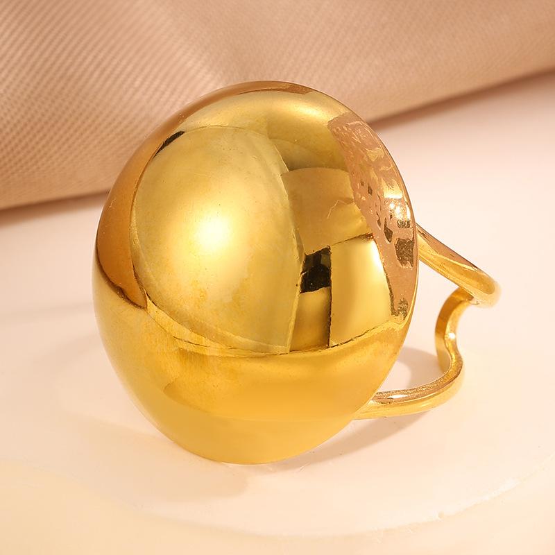 Large-sized Heart-shaped Open Titanium Steel Ring for Women, 18K Gold, Elegant and Versatile, with A High-end Feel.