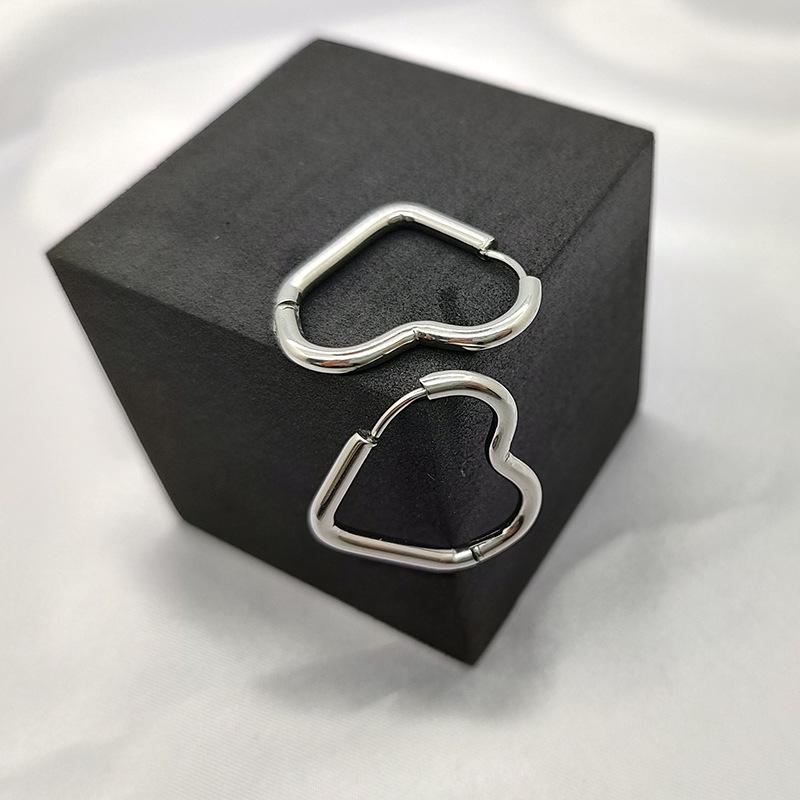 Korean-Style Titanium Steel Heart Stud Earrings 18K Gold-Plated Stainless Steel Versatile Women s Jewelry