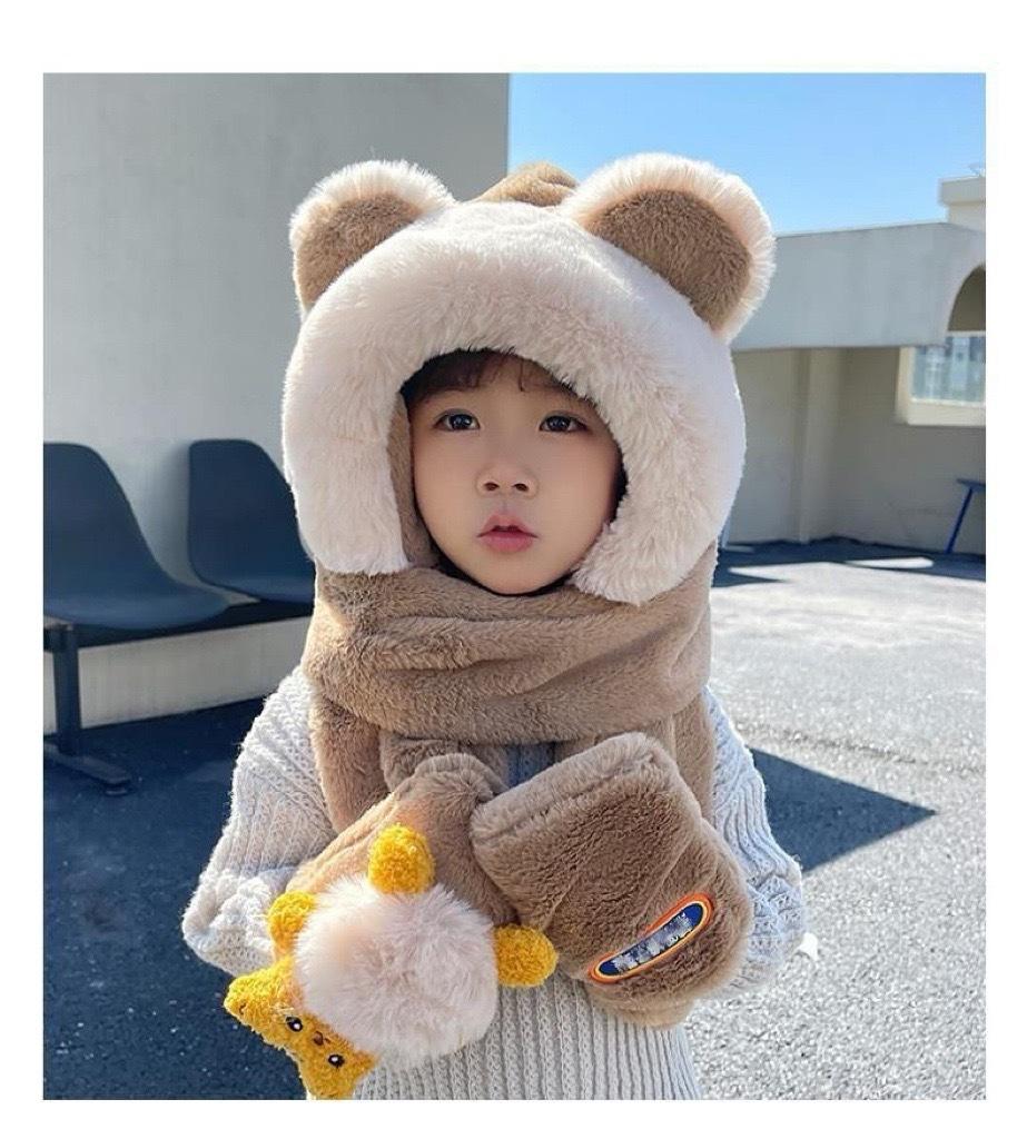 Winter children's hats three-piece baby scarf gloves integrated ear protection hats boys and girls thickened hats super cute