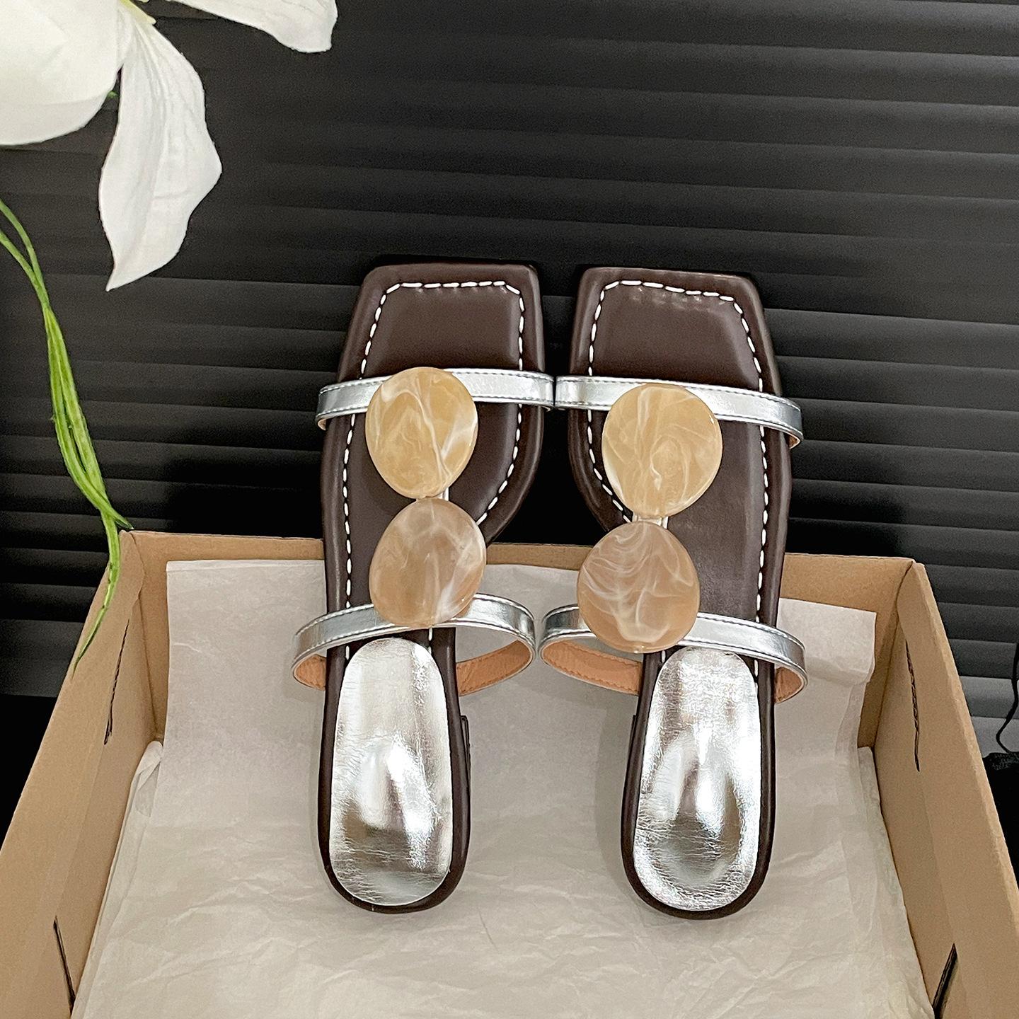 

Популярные высококлассные серебристые шлепанцы на толстом каблуке с открытым носком женские 2025 новая летняя обувь с юбкой французские крутые шлепанцы 40 серебряный