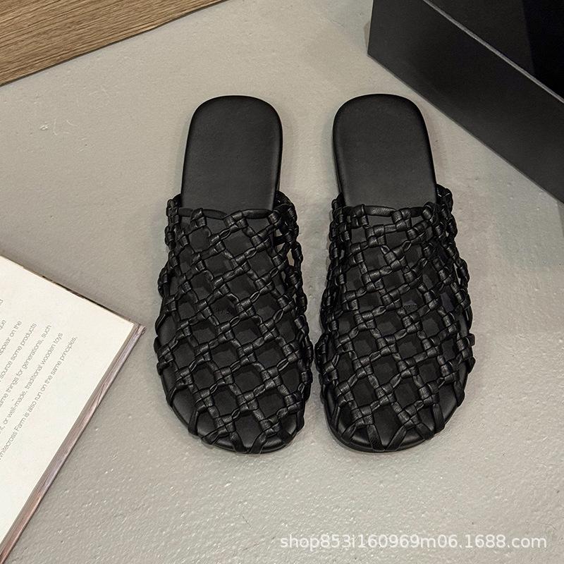 

Hollow-out Borken Baotou Cool Slippers Women s 2025 Summer Europe Station New Woven Flat Bottom One-Pedal Cool Slippers Women 35 чёрный