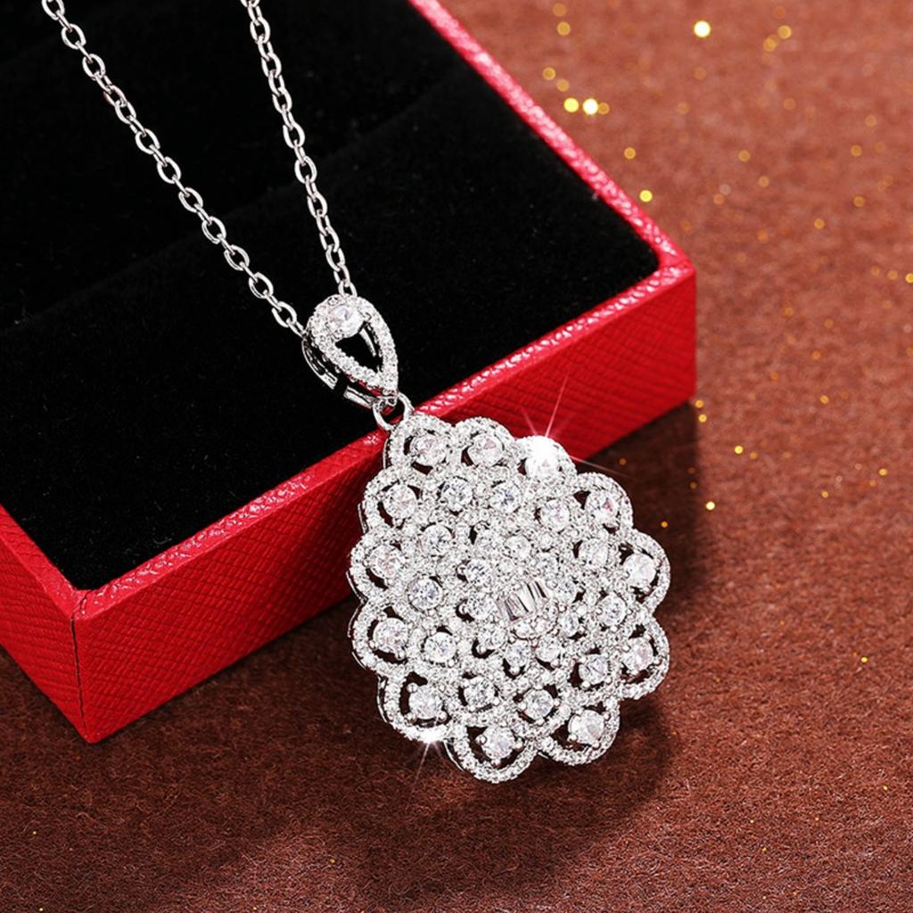 Exquisite Floral Cluster Pendant Necklace for Women Luxury Vintage Formal Neck Jewelry