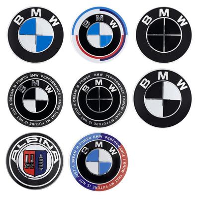 BMW Logo Set: Kompatibel mit Original, Schwarzer Hintergrund, Vorne und Hinten, 82mm/74mm Hauben- und Kofferraumembleme.