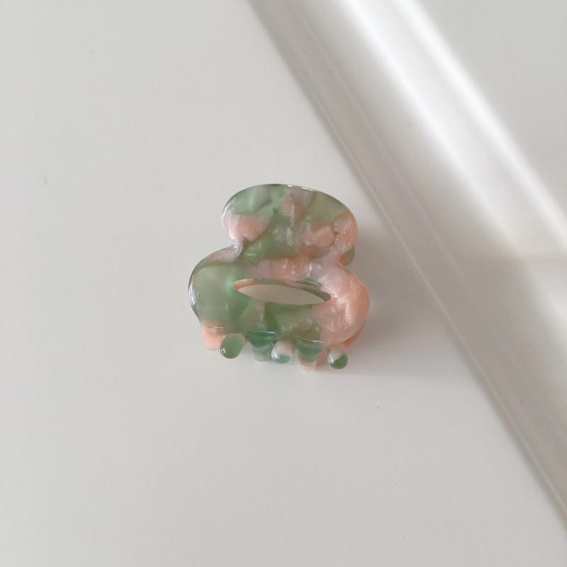 Charming Floral Patterned Hair Claw Clip For Chic Fashionable Women In Vibrant Colors