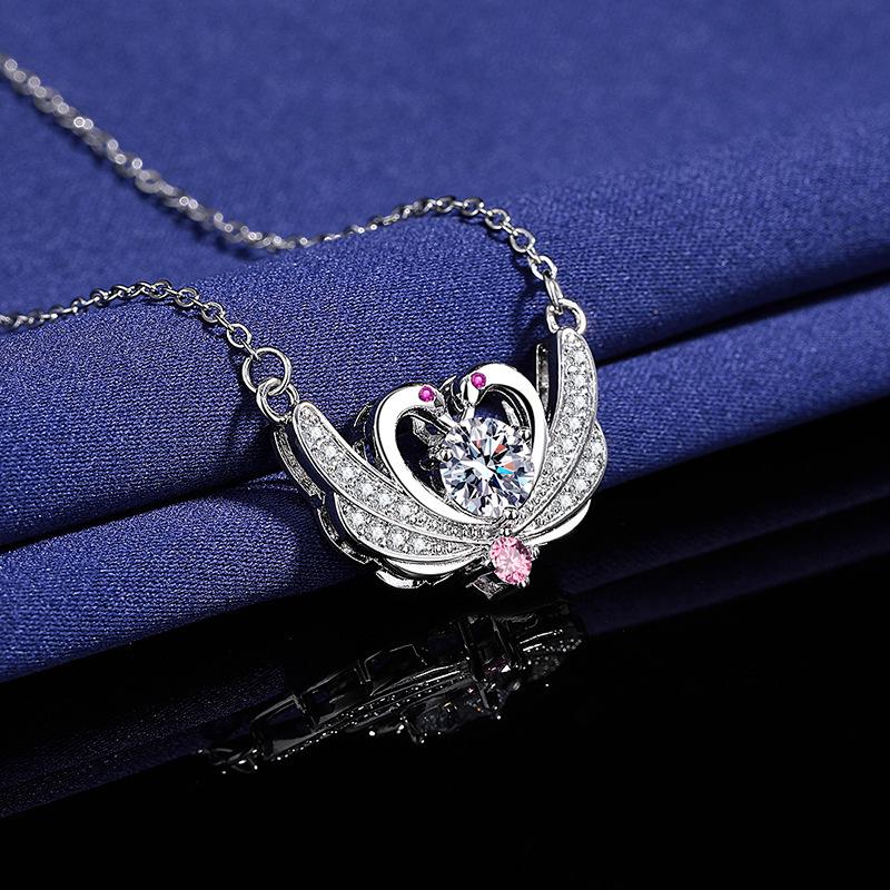 Elegancki Naszyjnik Serce Łabędź: Wisiorek na łańcuszku clavicle z cyrkoniami 'Osiem Serc i Strzałek' o masie 1 karata