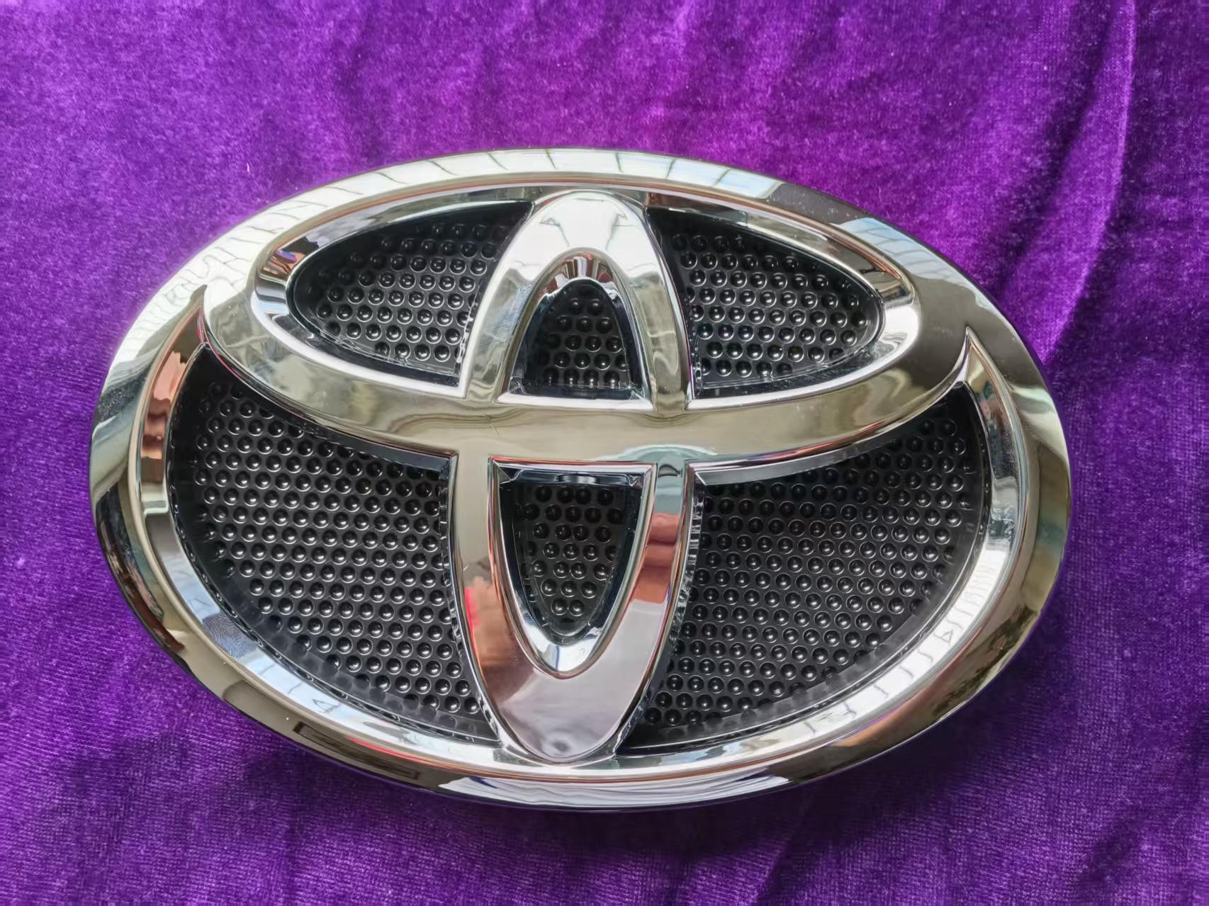 

Toyota Hilux Revo Front Emblem, 190x130mm Grille Badge Compatible with OEM 75310-0K010/40/60 & 75310-0K050 190x130mm чорний