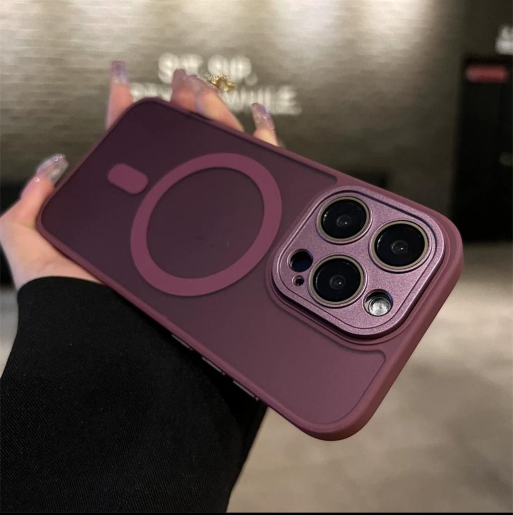 Fine hole goggles, gold shield, suitable for Apple 17 matte magnetic mobile phone case, Apple 15promax all-inclusive protective case.