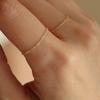 Menos é mais anel de corrente básica de ouro 14K