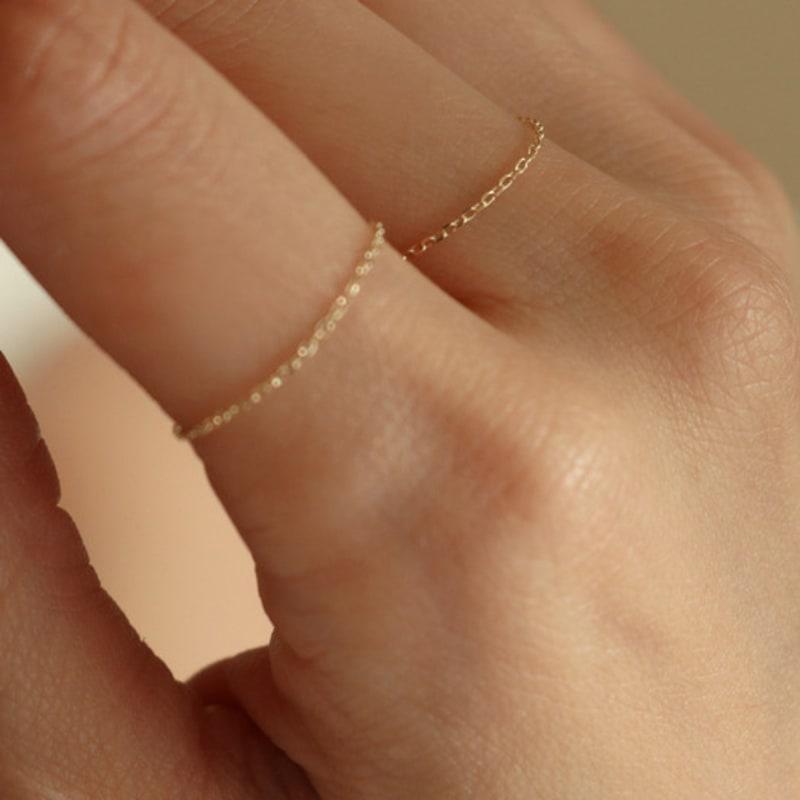 Menos é mais anel de corrente básica de ouro 14K