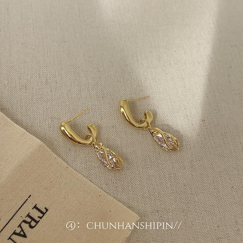 

Metal style, simple commuter earrings, mosquito coil disc, niche temperament, versatile, advanced feeling, water drop pendant, tide accessories