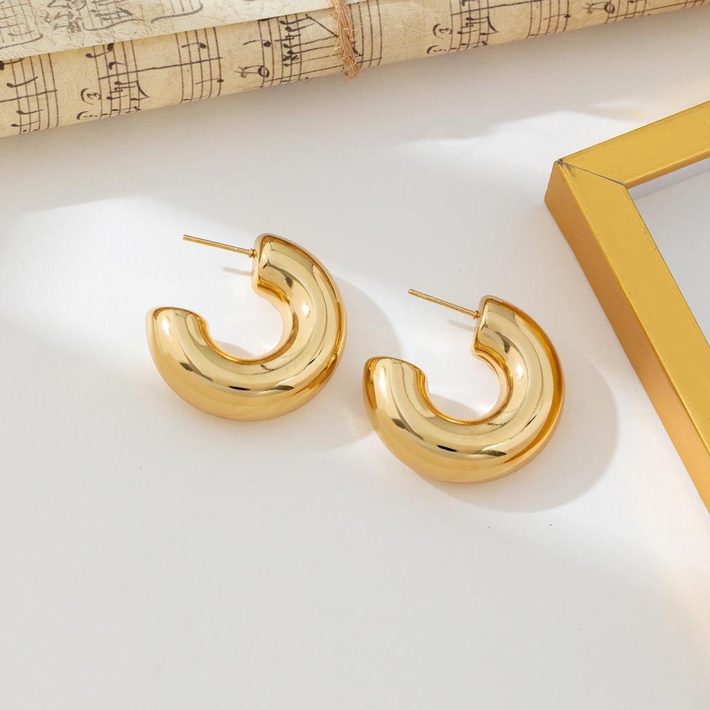 Gold C-Shaped Round Hoop Earrings with Bright Surface, French Light Luxury, High-End Stainless Steel