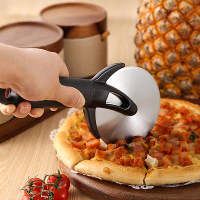 Pomůcky na pečení pizzy – Nože na pizzu