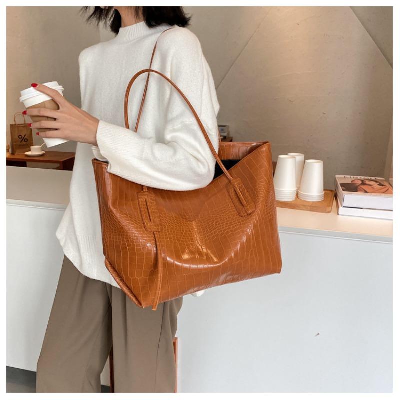 Women's bag autumn and winter new black simple versatile crocodile pattern large bag fashion casual portable shoulder women's bag
