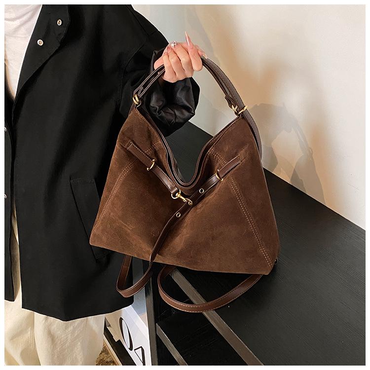 2025 Retro mattierte große Damen-Herbst/Winter-Tragetasche Rucksack