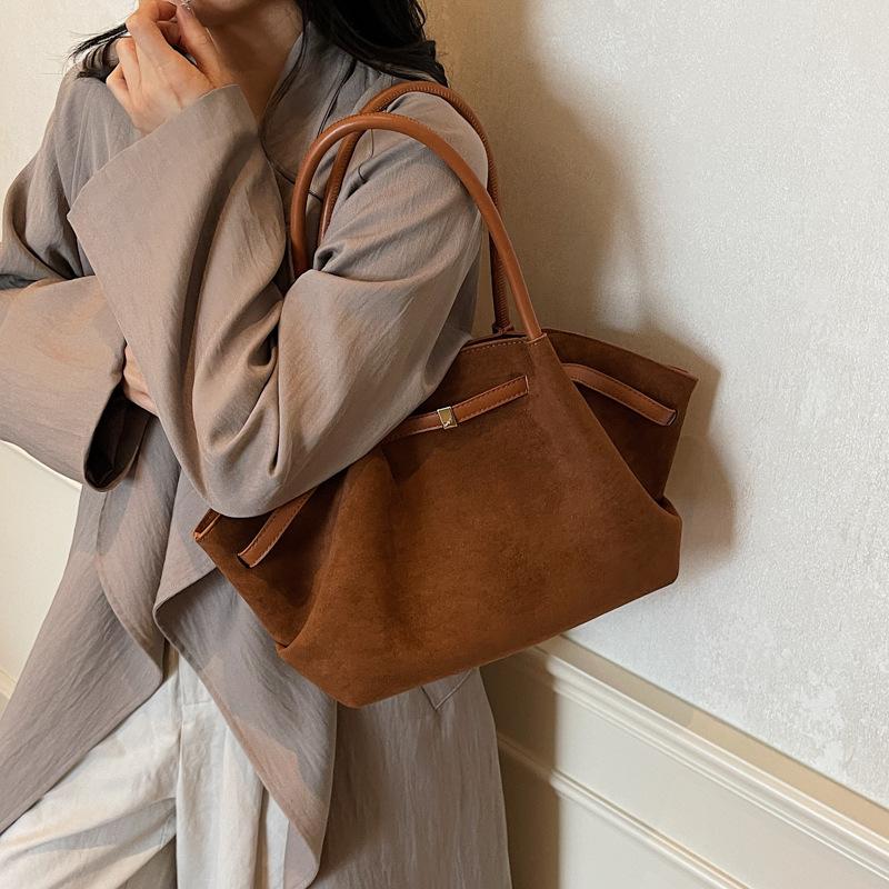 Premium Bag Women's 2025 New Popular Fashion Super Fire Shoulder Bag Large Capacity Tote Bag Commuter Bag