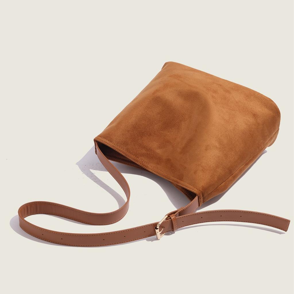 Autumn and Winter Frosted Suede Suede Bucket Bag Large Capacity Retro Commuter One-shoulder Tote Bag