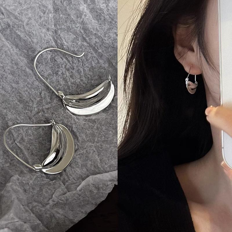 Niche Banana Boat Earrings Curved Texture INS Style Semi-circular Design Elegant Classic Jewelry Women's Trendy Gift Daily Earrings