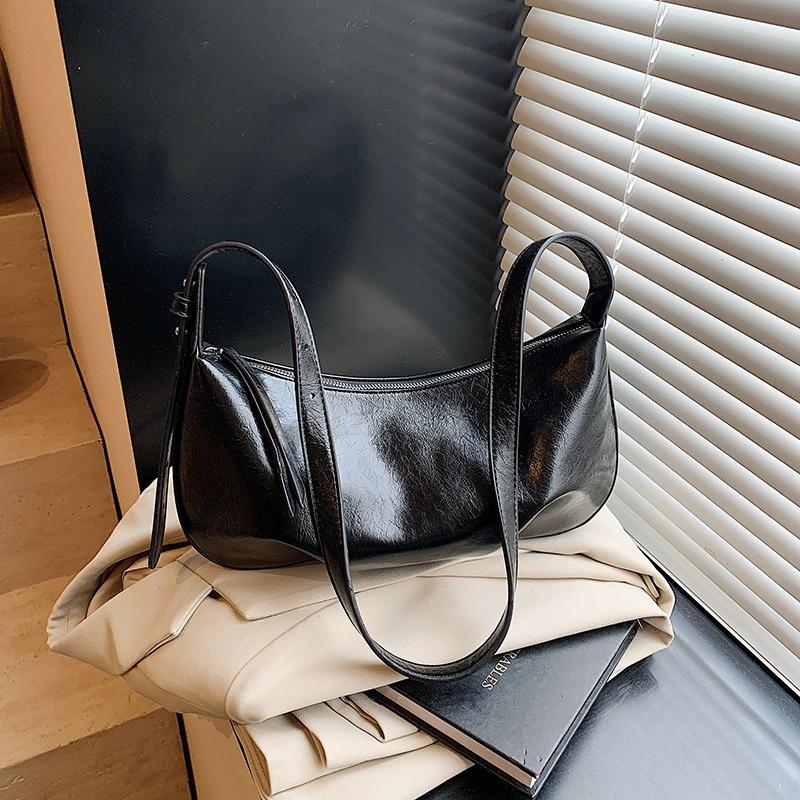 Today's popular large-capacity dumpling bag women's new fashionable simple and versatile shoulder messenger bag