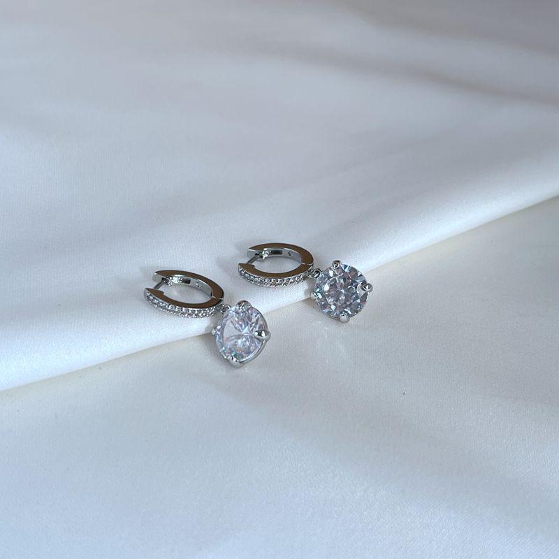 

Elegant Diamond-Shaped Zircon Metal Earrings
