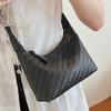 French Niche Woven Pattern Handbag Women's 2025 Spring and Summer Simple and Elegant Dumpling Bag Commuter Texture Messenger Bag