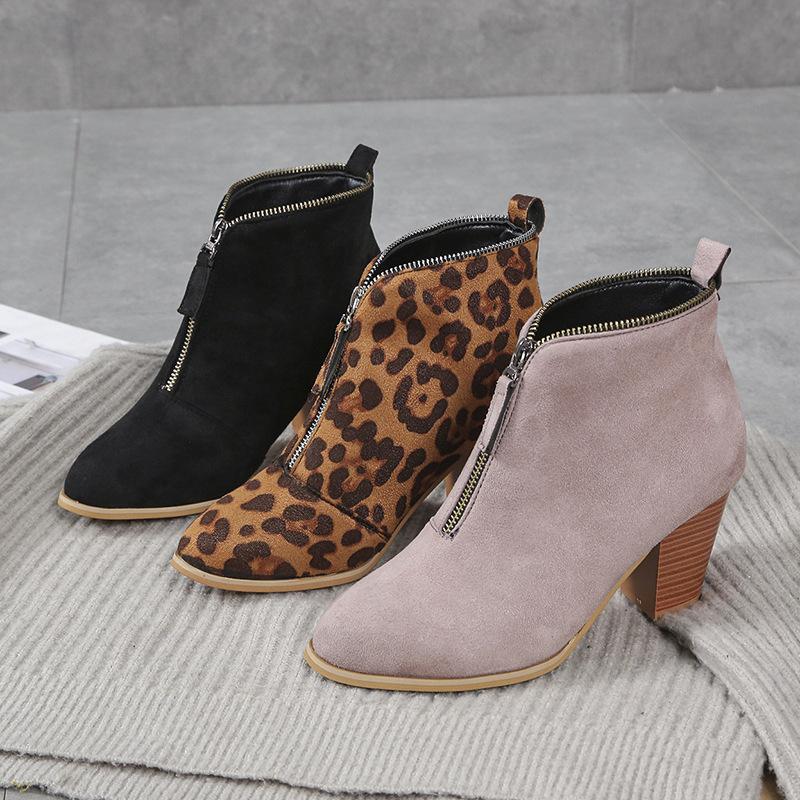 

Новые модные женские сапоги с острым носком на толстом каблуке