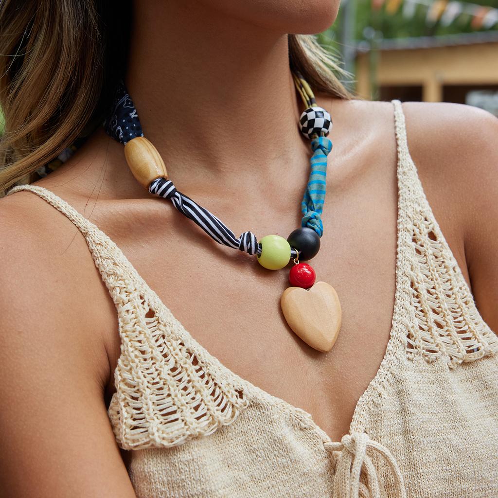 Youthway Elegant Wooden Heart Pendant Necklace For Women Colorful Cloth Chain Vintage Necklace Simple Fashion Jewelry Girls Gift
