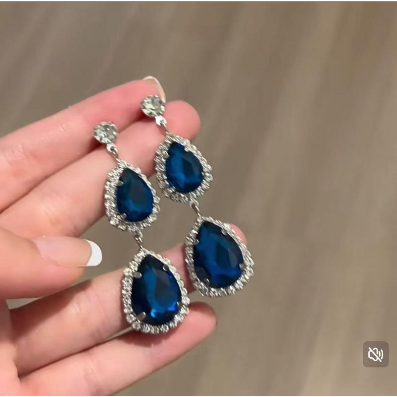 Ultra-sparkling zircon long tassel earrings, fashionable light luxury high-end earrings, niche temperament, versatile earrings wholesale for women