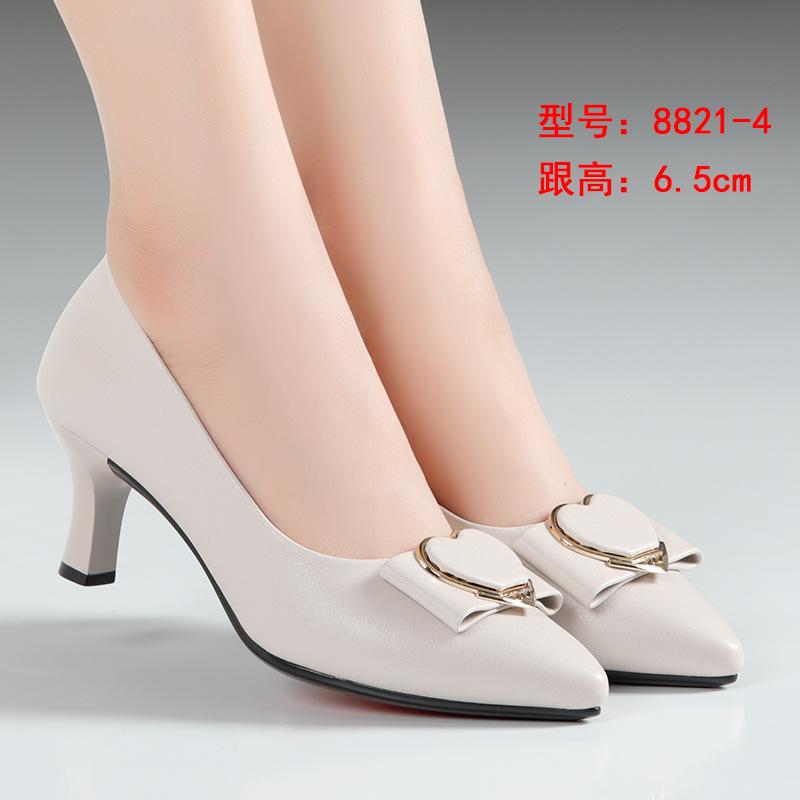 

Мода 2024 Весна Новые женские туфли Мягкие кожаные тонкие туфли на высоком каблуке Офисные женские туфли на среднем каблуке Металлические туфли Love Элегантные 36(Foot23cm)