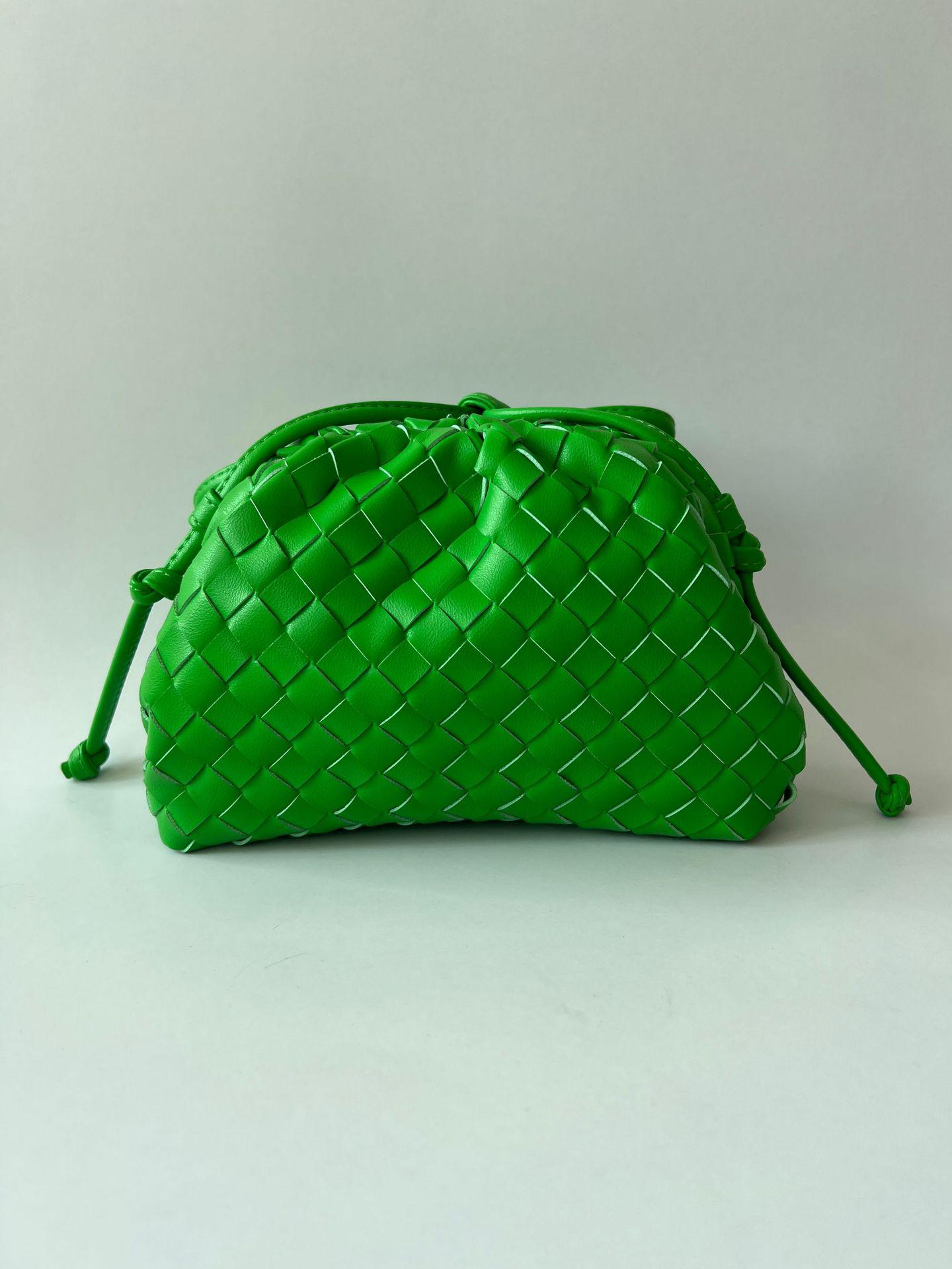 

Женская модная сумка через плечо Woven Cloud 2024 года – сумка в стиле пельменя 22*9*14 cm