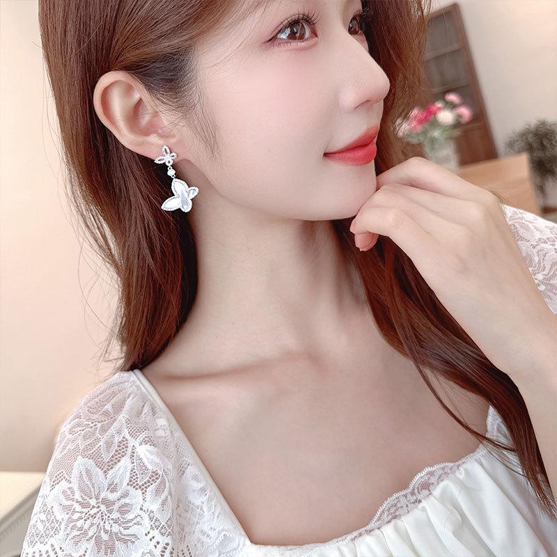 Ladies Light Luxury Design Elegant Butterfly Earrings Fashionable and Versatile Unique and Design Sense Earrings
