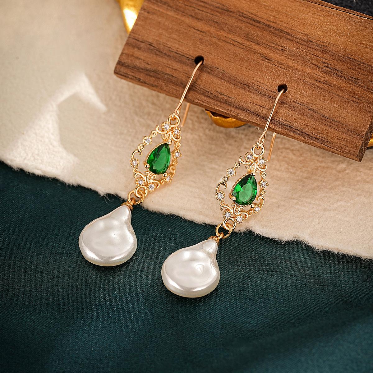

Classical Irregular Pearl Drop Earring with Green Zircon Rhinestone Gold Color Earrings for Women Exquisite Romantic