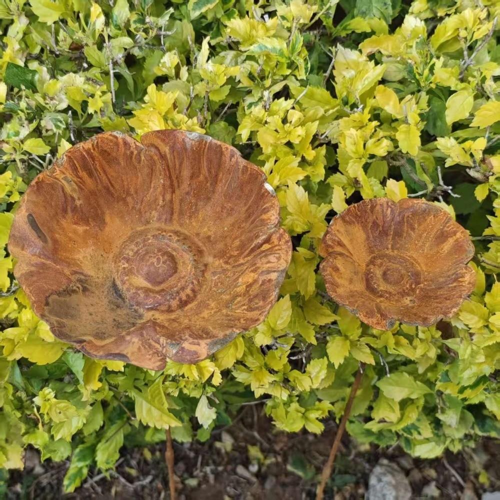 Flower Shape Metal Bird Bath Rusted Vintage Handcrafted Garden Birdbath Iron Art Rust-resistant Flower Garden Stake
