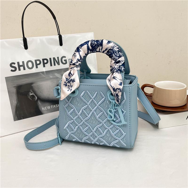 

Autumn 2025 High-End Women s Fashion Handbag - Chic, Versatile, Simple Shoulder & Crossbody 15x9x18 синій