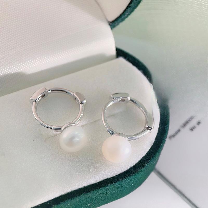Japanese Pearl Ear Button for Women Simple and Cute Light Luxury Mini Earrings