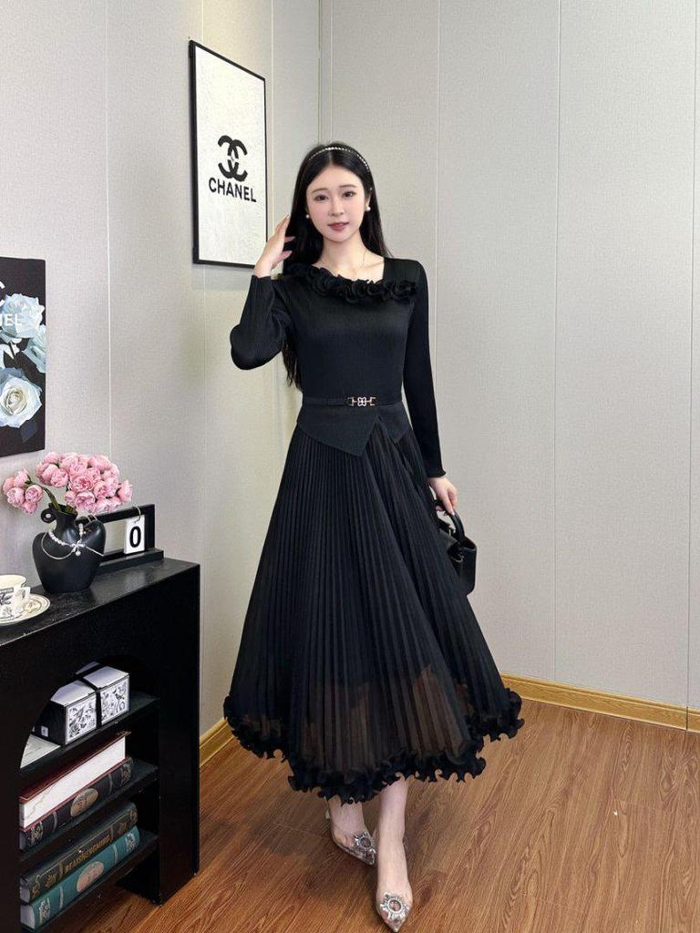 Issey Miyake Falten Rüschen Schlankmachendes Abendkleid - Vielseitige High-End Herbst/Winter Mode für Damen