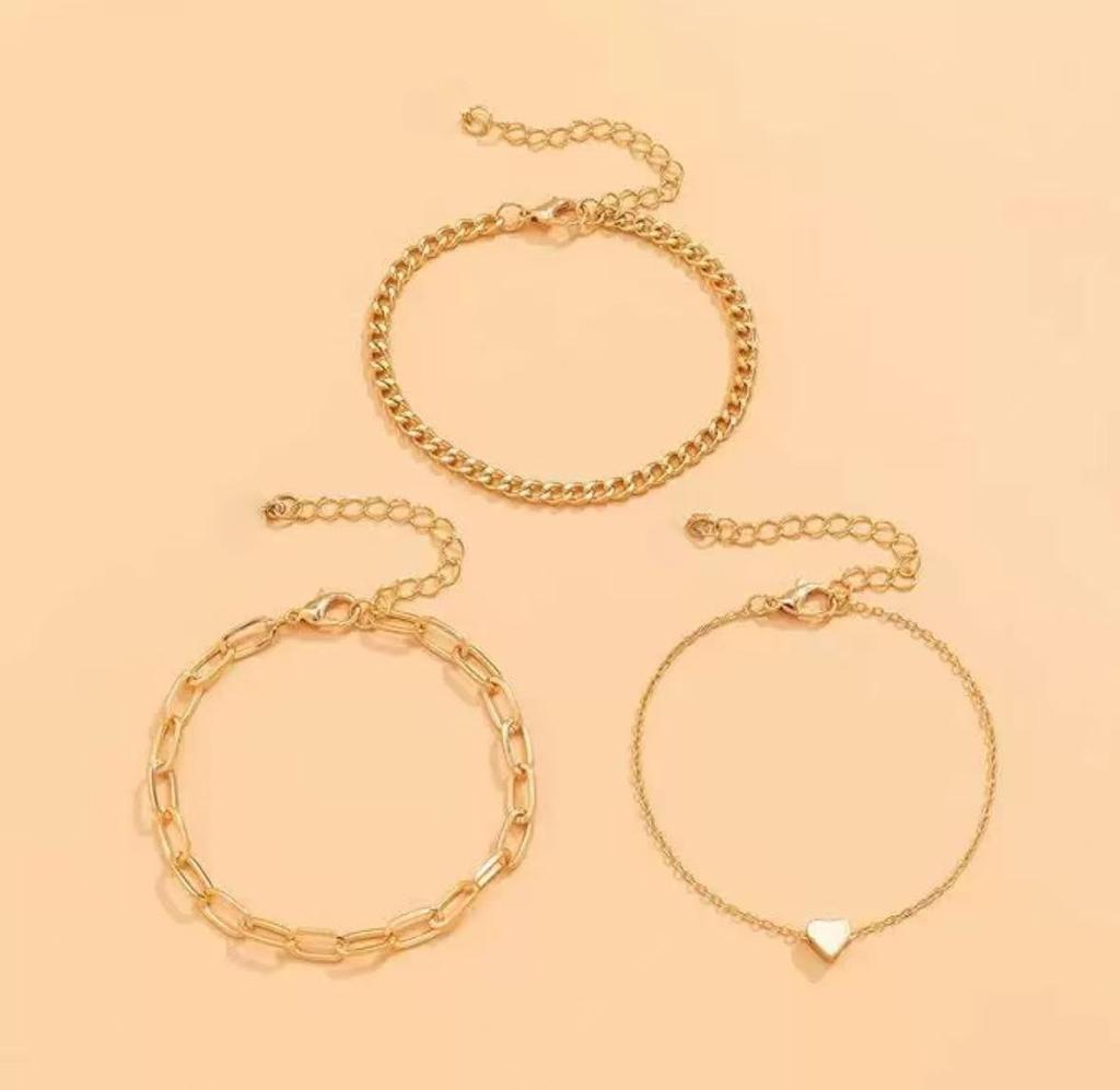 AdjustablePunk Snake Bone Chain Bracelet with Heart Pendant .Bohemian Multi-Layer Golden-Tone Chain Jewelry forWomen, Edgy Retro