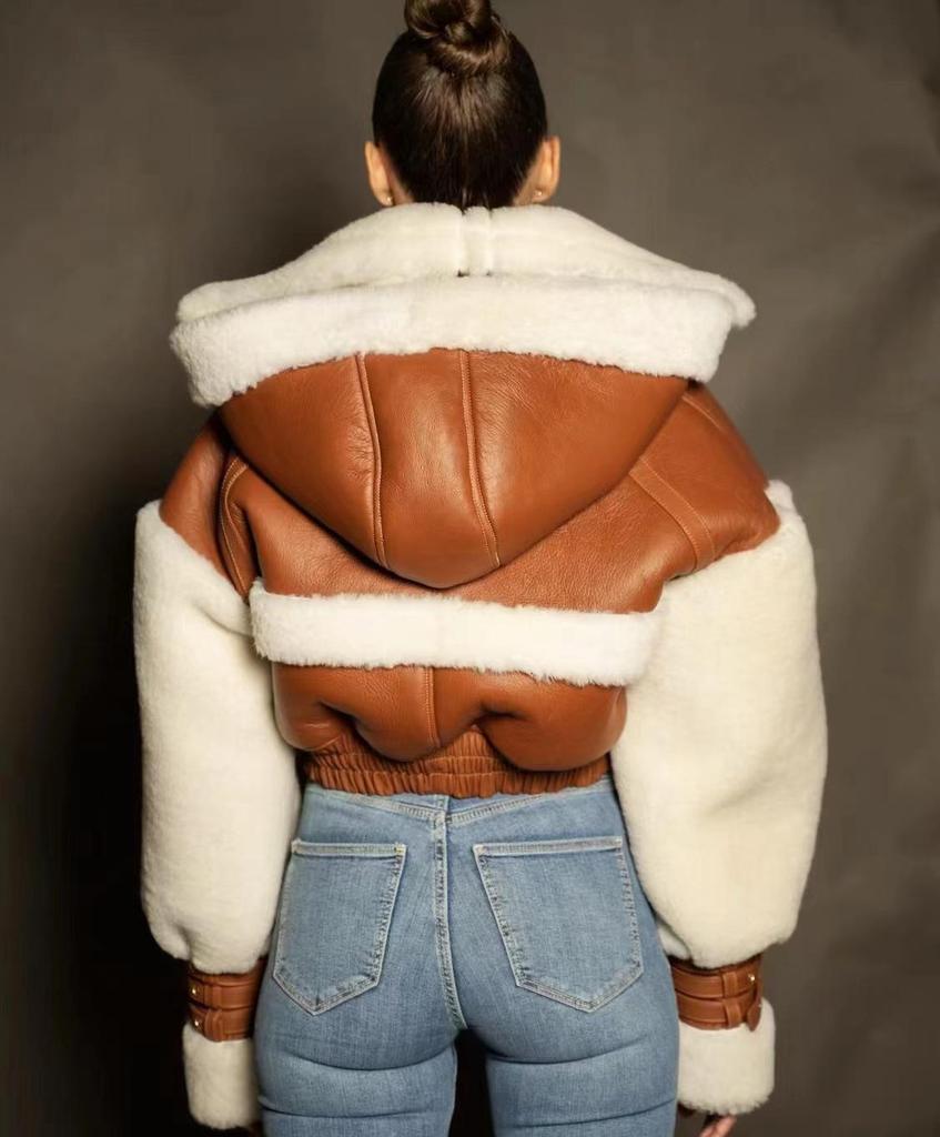 Dámská zimní retro motorkářská bunda s kapucí z jehněčí vlny - Kabát s kontrastním prošíváním