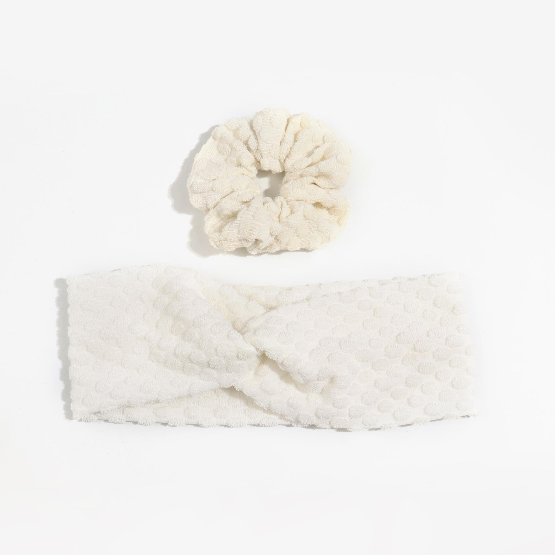 

Зимняя повязка на голову с перекрещиванием и набор махровых резинок для волос белый