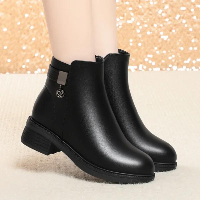 4.5cm Elegant Comfortable Soft Leather Shoes Women's Short Ankle Boots Winter 2026 Heels Warm Fur Motorcycle
