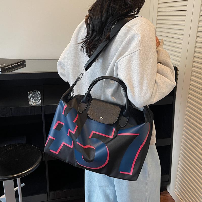 Large capacity short-distance travel bag Women's travel portable tote bag Tide commuter leisure shoulder bag Foreign style messenger bag