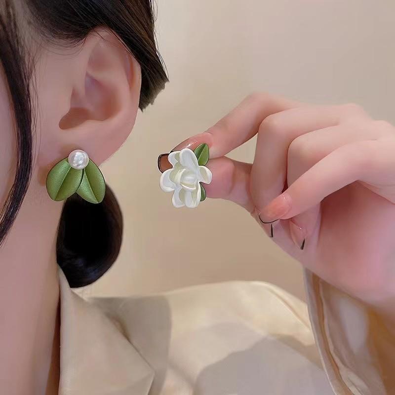 Fashion light luxury high-end stud earrings small fresh flower series earrings sweet and exquisite niche versatile daily earrings