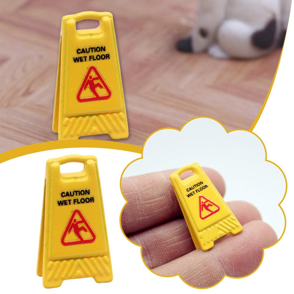 Miniature Toy House Wet Floor Warning Sign Educational Role-playing Decoration Decora Z3A7